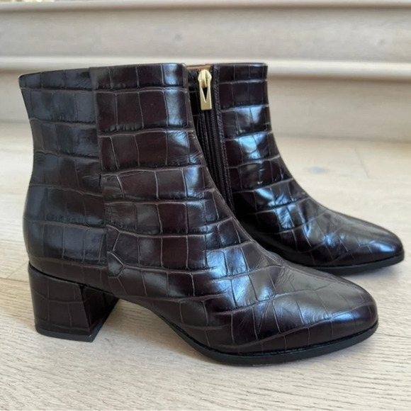 New Via Spiga Women's Sahira Croc Embossed Leather Booties Espresso Size 6
